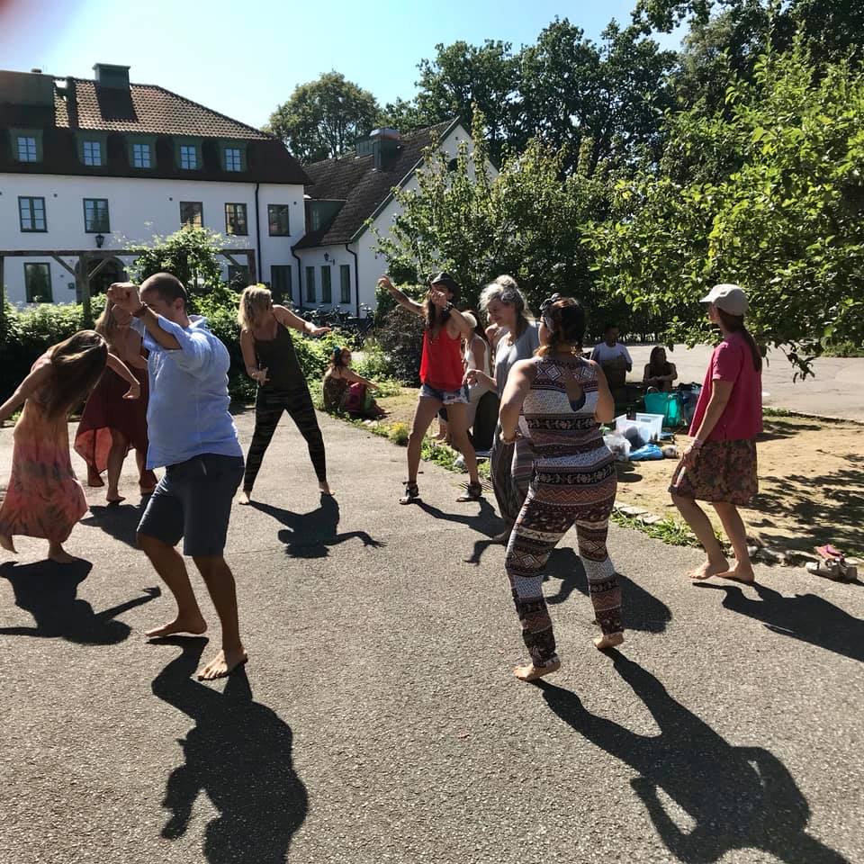 A spontaneous jam session that became a dancing moment