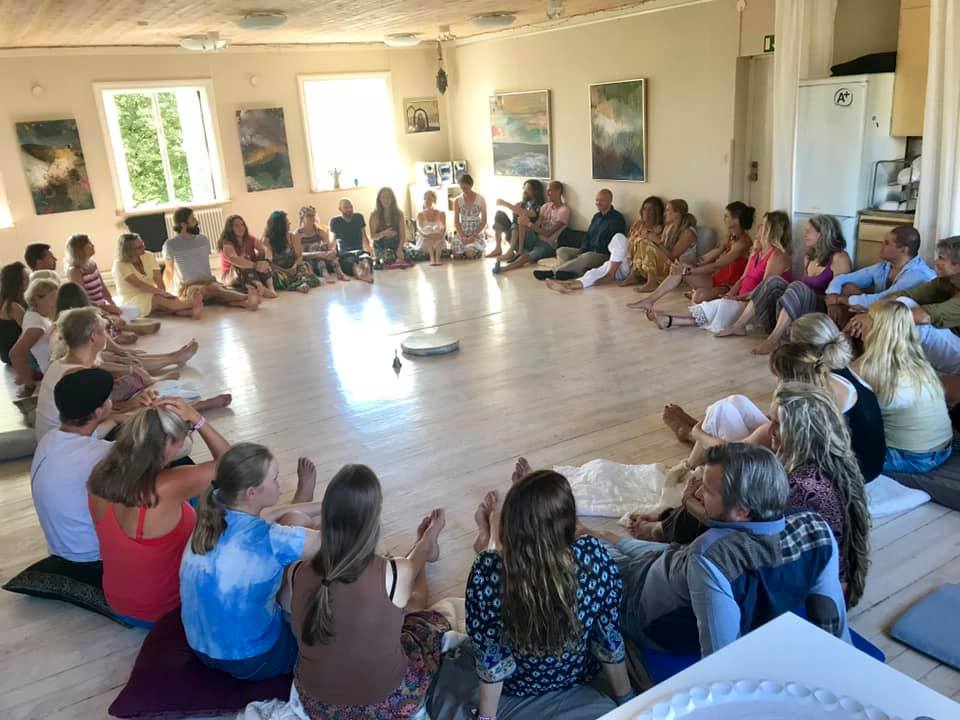 Workshop in circle